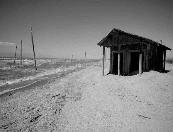 Abandoned boathouse-Salton Sea